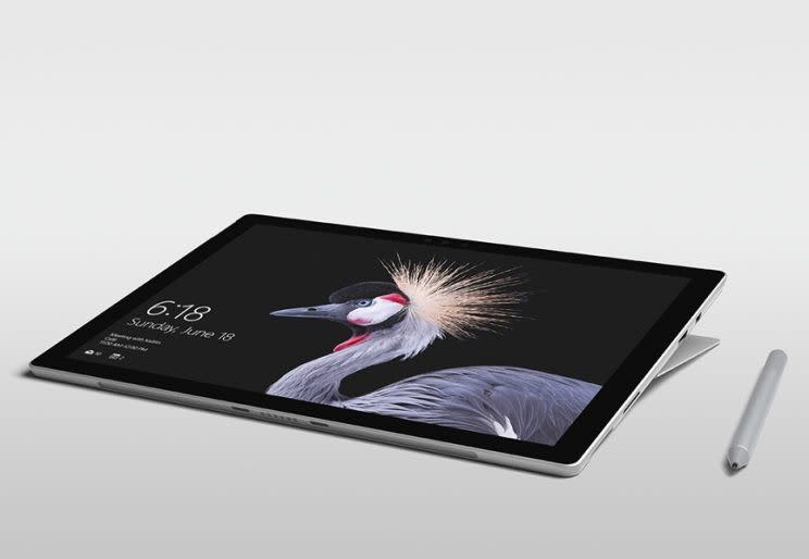 <em>El Surface Pro con su nuevo caballete.</em>