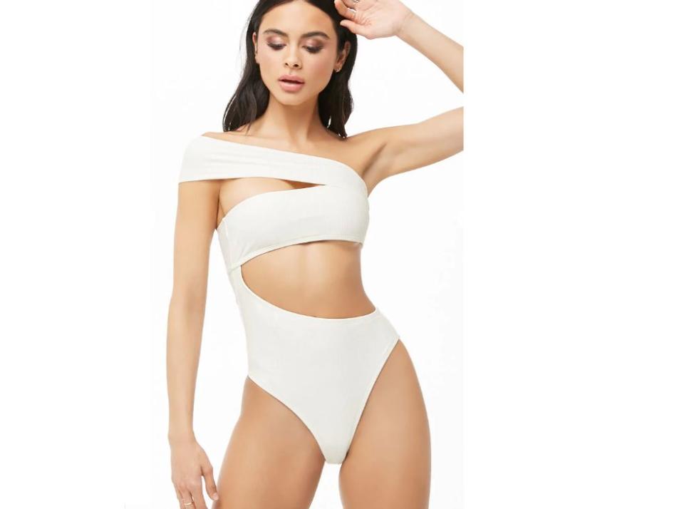 Available in sizes XS to L. <strong><a href="https://fave.co/2uLMwOn" target="_blank" rel="noopener noreferrer">Get it at Forever21</a></strong>.