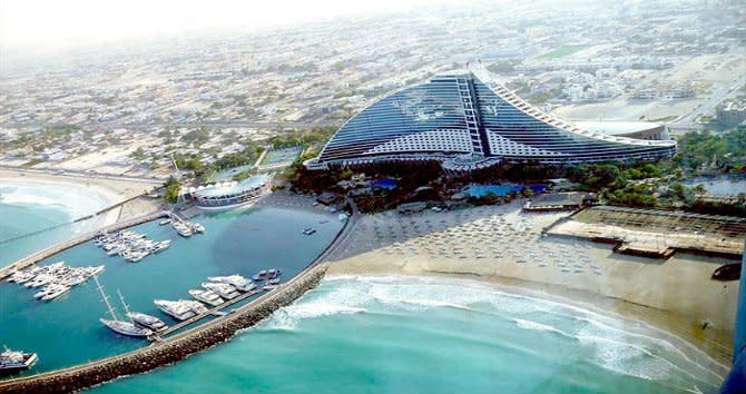 Jumeirah Beach Hotel, Dubai - Photo Courtesy of Wikimedia Commons - Imre Solt