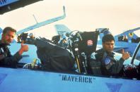 <p>Zwei echte Freunde an Bord ihrer F14 Tomcat: Maverick (Tom Cruise, rechts) und sein Co-Pilot Nick "Goose" Bradshaw (Anthony Edwards) bilden eine Einheit - die allerdings durch einen tragischen Unfall auseinander gerissen wird. (Bild: TM & © 2017 by Paramount Pictures. All rights reserved. )</p> 