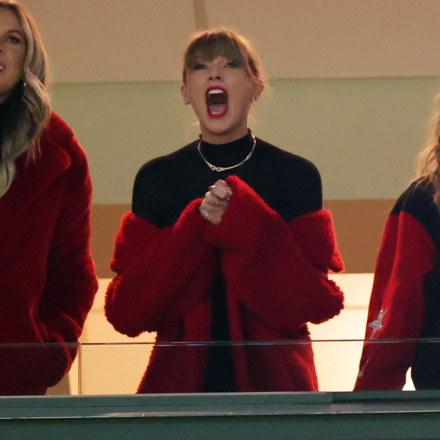 Dupes of Taylor Swift's red coat at Lambeau for Packers/Chiefs game