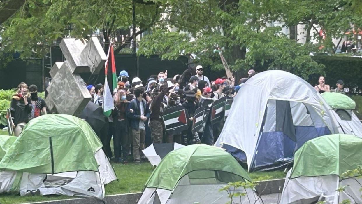 <div>Protesters gathered outside Art Institute of Chicago on Saturday.</div>