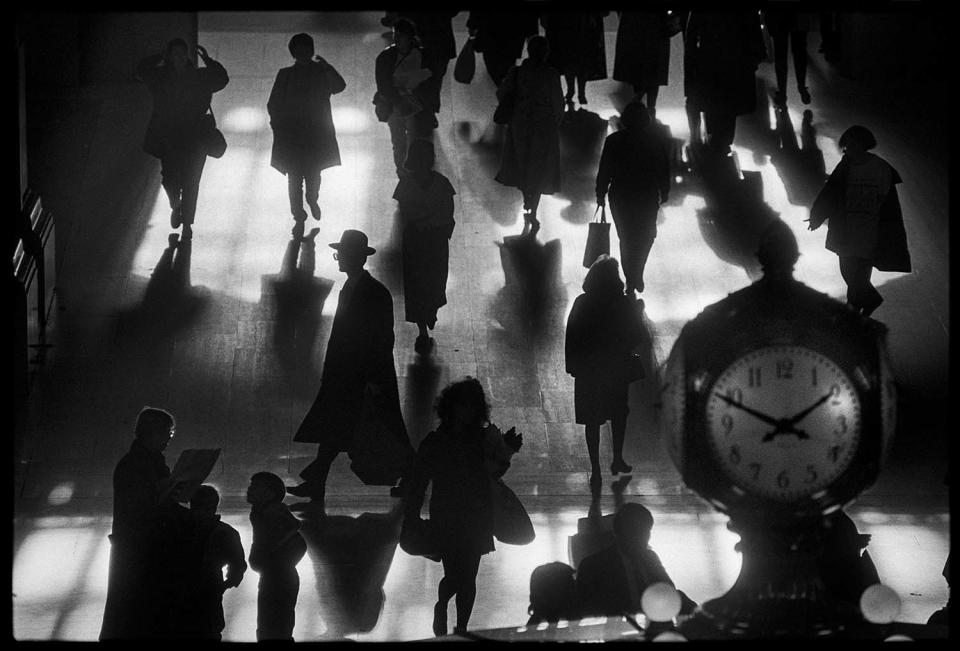 Richard Sandler’s ‘The Eyes of The City’ — photos of street life in Boston and New York, 1977-2001