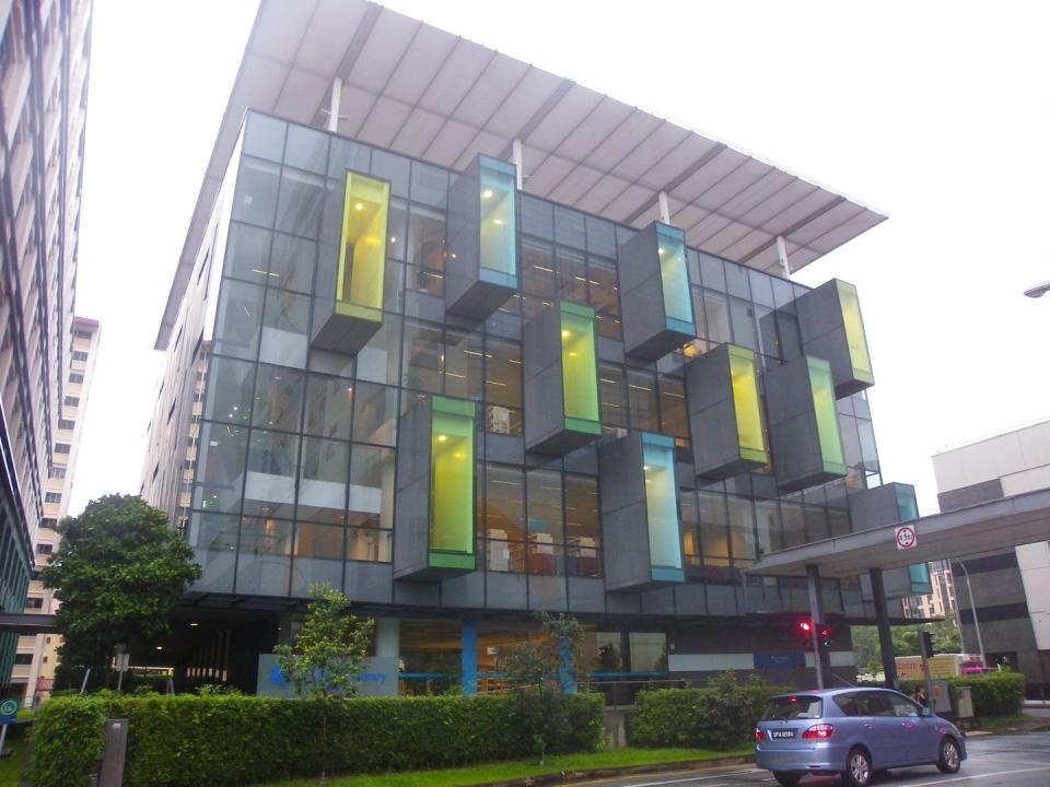 18) Bishan Library