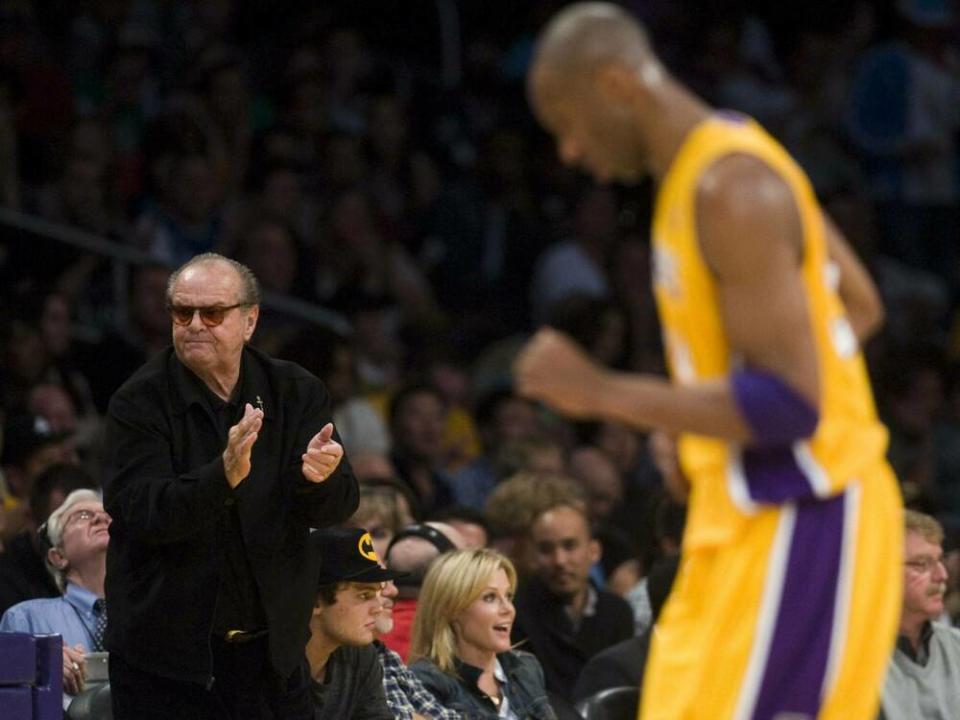 Jack Nicholson applaudiert Kobe Bryant im Jahr 2012. (Bild: imago images / ZUMA Press)