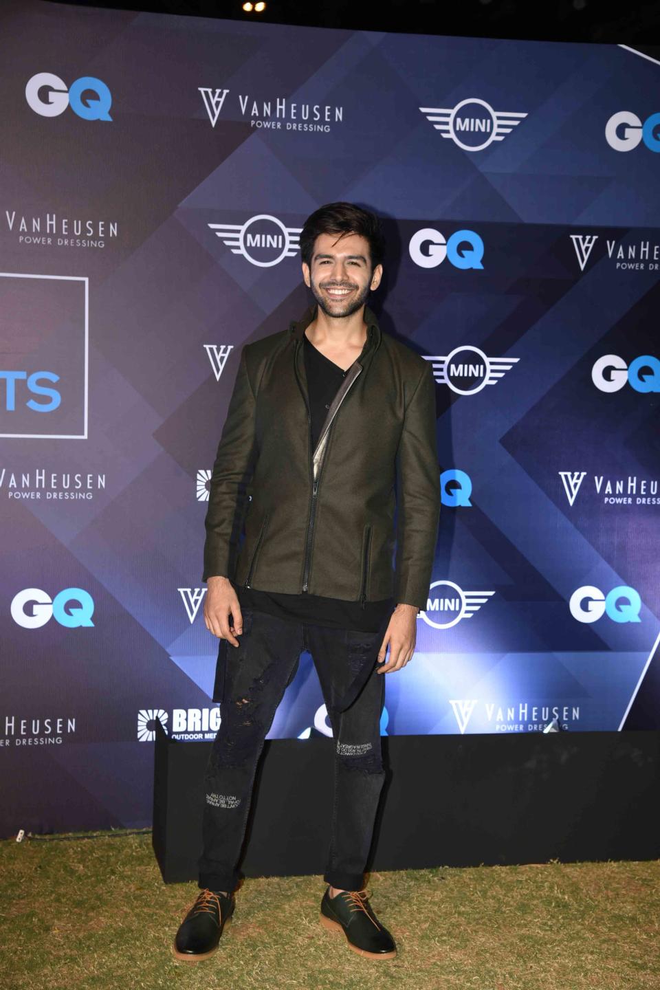 Bollywood meets fashion at 'Van Heusen and GQ Fashion Nights 2016' finale