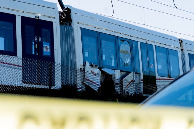 This LRT train derailed between Tremblay and Hurdman stations on Ottawa's Confederation Line on Sept. 19, 2021. It has since been taken back to the garage, and the line is out of service. (Nicholas Cleroux/Radio-Canada - image credit)