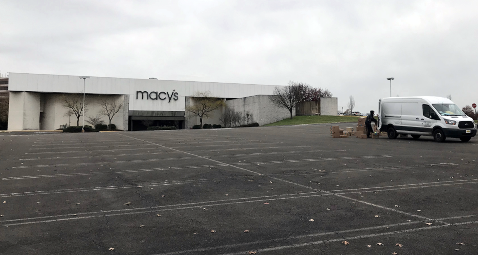 Amazon.com Inc. packages are being sorted in a Macy’s Inc. parking lot at a mall in Langhorne, Pennsylvania, on November 17, 2018. (Photo: REUTERS/Suzanne Barlyn)