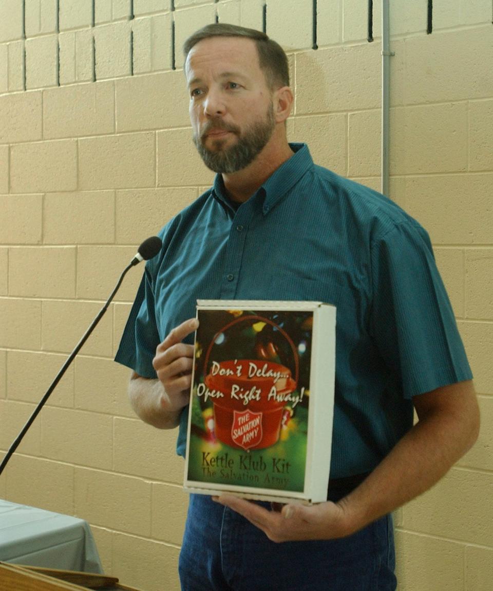 WBOC-TV anchor Jimmy Hoppa speaks to the volunteers at a 2004 Salvation Army Volunteer Breakfast.