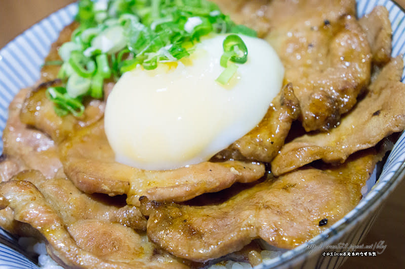 【蘆洲】料多滿足，可惜白飯不夠到位 滿燒肉丼食堂