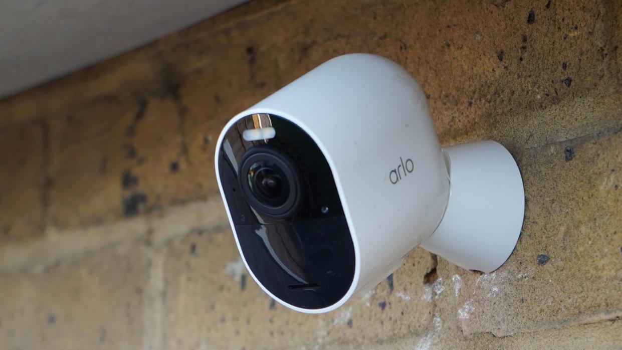  Arlo Ultra 2 security camera 