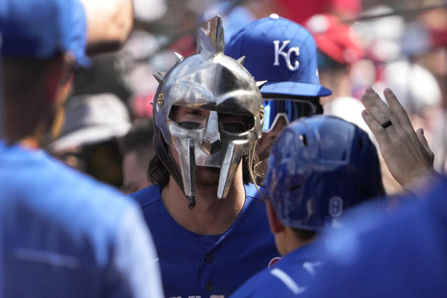 Royals' Staumont, Mayers within 6 outs of perfect game in 7-0 win over Cards