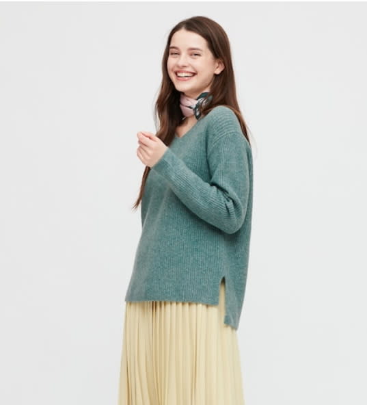 Women Souffle Yarn Side Slit V-Neck Sweater. Image via Uniqlo.