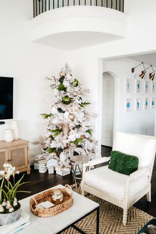 <p><a href="https://ablissfulnest.com/how-to-decorate-a-christmas-tree-like-a-designer/" data-component="link" data-source="inlineLink" data-type="externalLink" data-ordinal="1">A Blissful Nest</a></p>