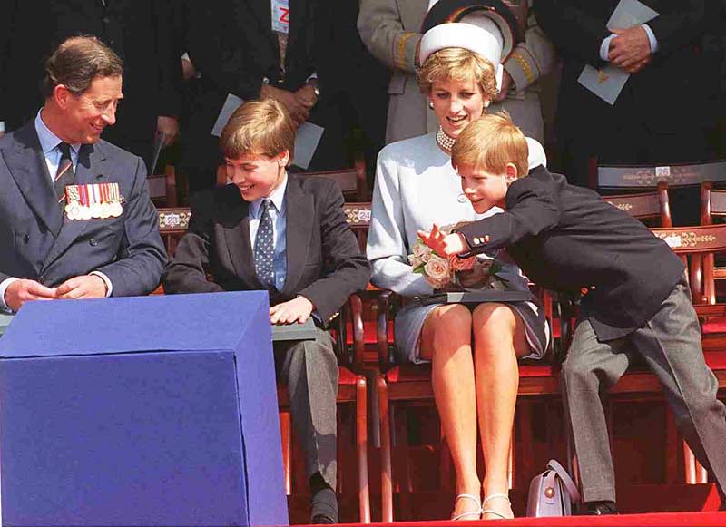 Carlos de Inglaterra, Diana de Gales, príncipe Guillermo y príncipe Harry