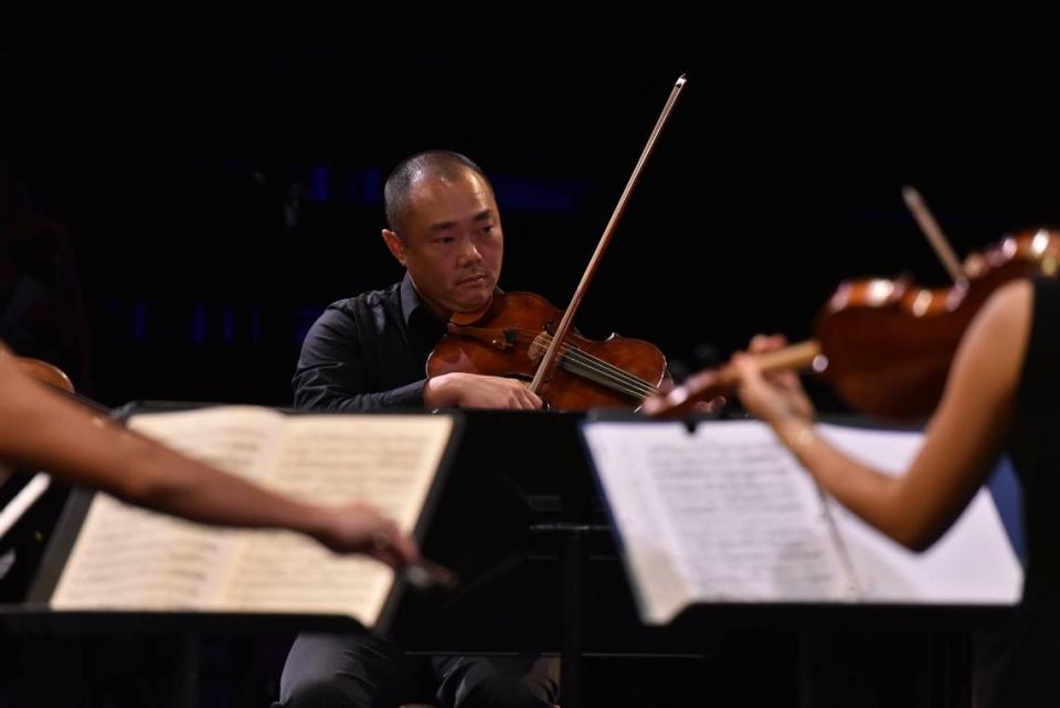 Burchard Tang plays as part of Mendelssohn’s “Octet” at the first main stage concert of the 2018 Chamber Music Festival of Lexington. Rich Copley/rcopley@herald-leader.com