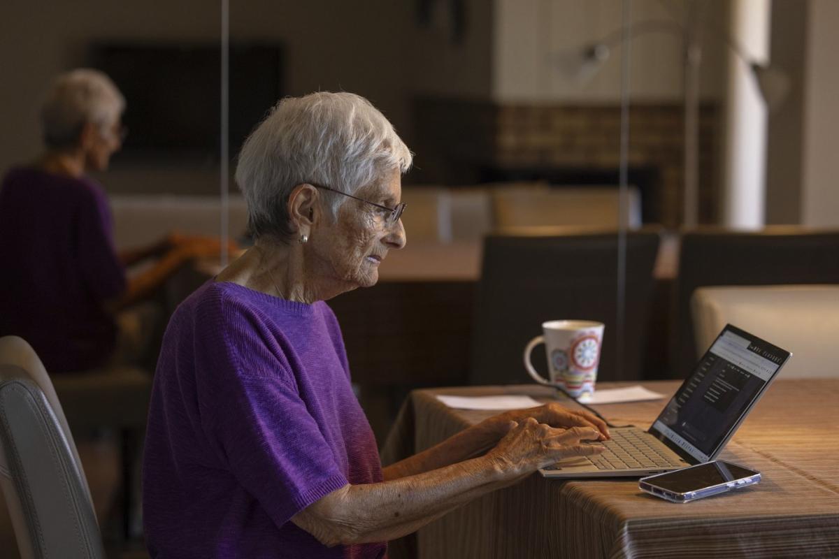 Older Americans prepare for a world changed by artificial intelligence