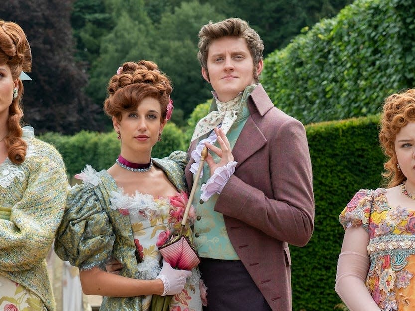 It seems that Penelope (r) is the only member of the Featherington family without a suitor in season three.
