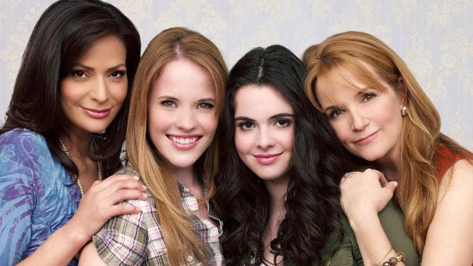 Constance Marie, Katie Leclerc, Vanessa Marano and Lea Thompson in Switched at Birth