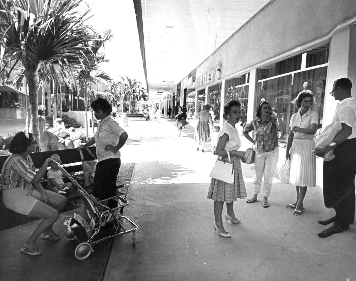 Dadeland shopping center in October 1962.