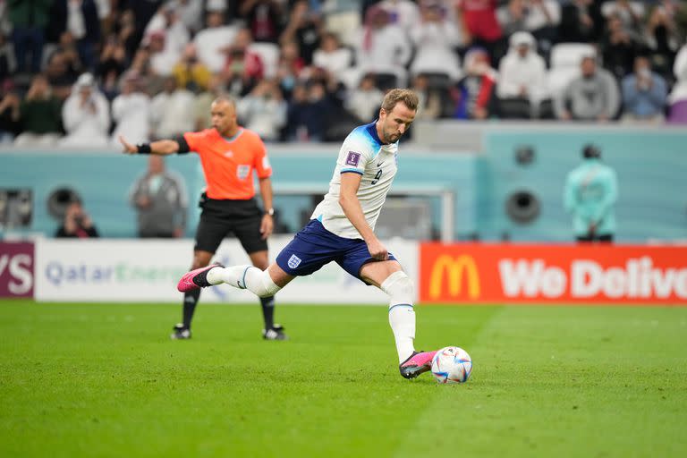 Harry Kane convirtió un penal y desvió el segundo