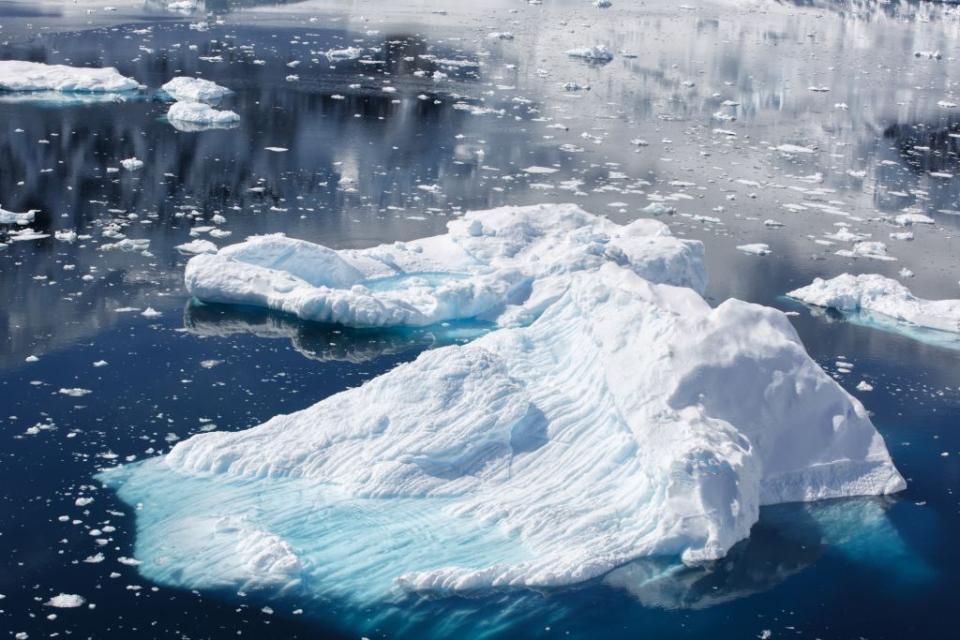 <p>Global warming is a hotly debated topic these days, but photographs of melting icebergs in Antarctica prove that our world is rapidly changing. </p>