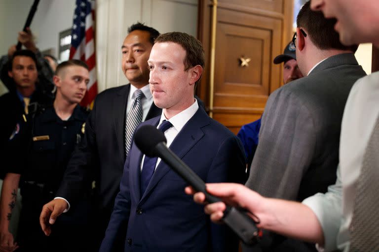 Mark Zuckerberg tras testificar en el Congreso estadounidense, el 11 de mayo