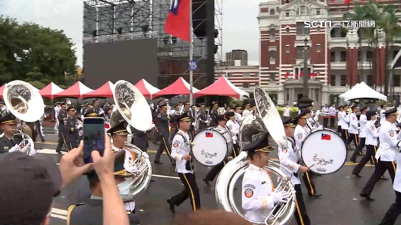 國防部3軍樂儀隊在歌曲和隊形上都有所變化。