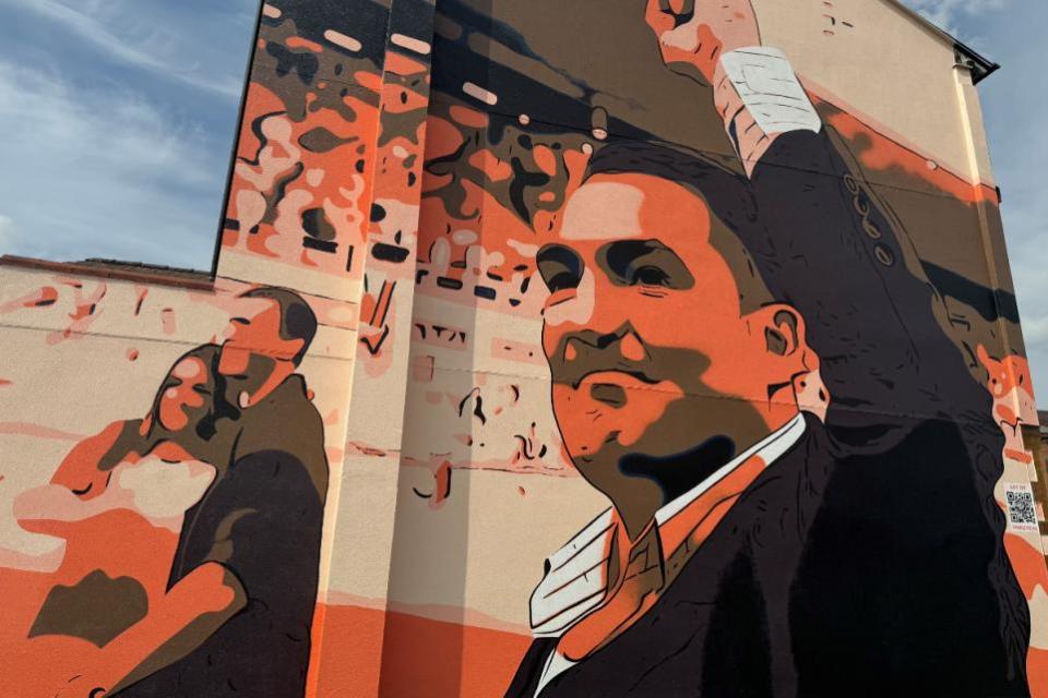 Warrington Guardian: The mural depicts Cullen during the final Wire match at Wilderspool Stadium