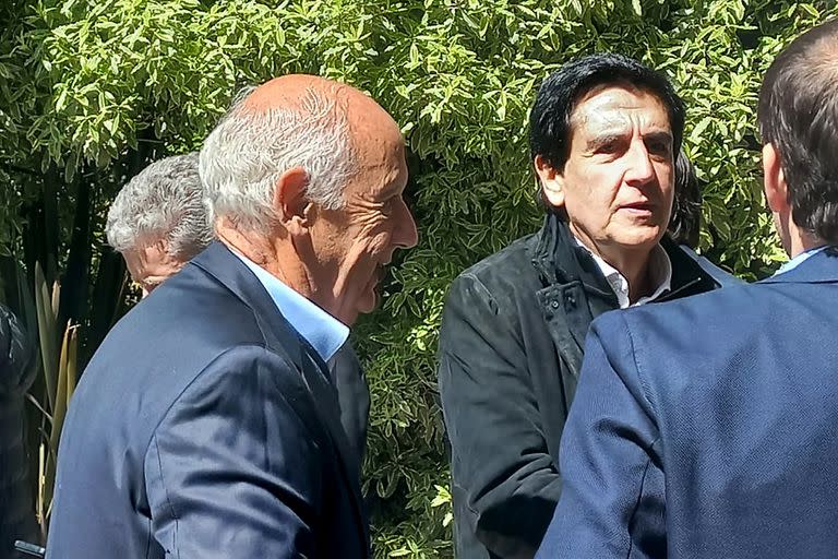Roberto Lavagna, en un encuentro casual con Carlos Melconian luego de su almuerzo con empresarios