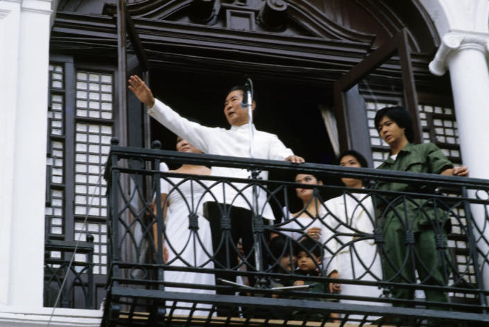 The late President Ferdinand Marcos waves goodbye to supporters from the balcony of Malacañang Palace in Manila following his oath-taking ceremony as victor in the Philippine Presidential snap elections, Feb. 25 1986. Beside him stand the First Lady Imelda Marcos, and their children, including his son and namesake, Ferdinand "Bongbong" Marcos Jr. This was the last public appearance by Marcos and his family before leaving for exile in Hawaii.<span class="copyright">Alex Bowie—Getty Images</span>