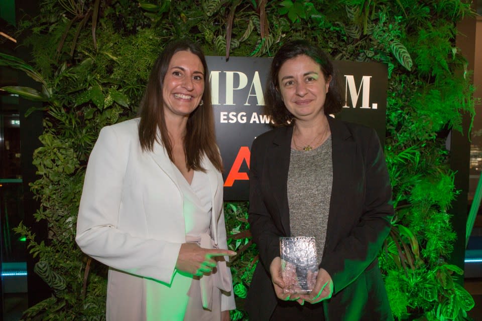 Employee Engagement and Well Being Award goes to MasterCard sponsored by Zumo . From left to right Amelie Aras of Zumo, and winner Caroline Lumley of MasterCard