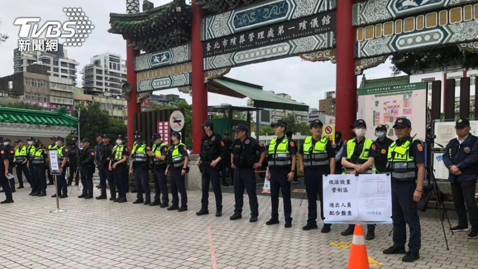 台北市警察局出動超過300名警力。（圖／TVBS）