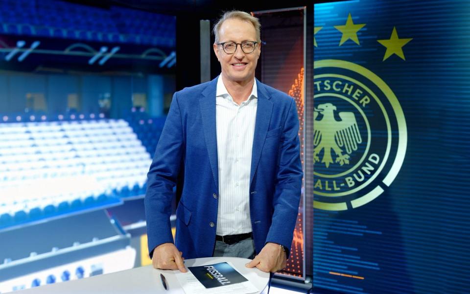 Titelchance für Deutschland: RTL-Moderator Florian König wird durch das Finalspiel der U17 gegen Frankreich führen. (Bild: RTL / Henning Kaiser)