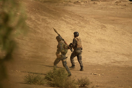 Members of Iraqi forces walk towards Islamic State positions at the town of Safayah near Mosul. REUTERS/Zohra Bensemra