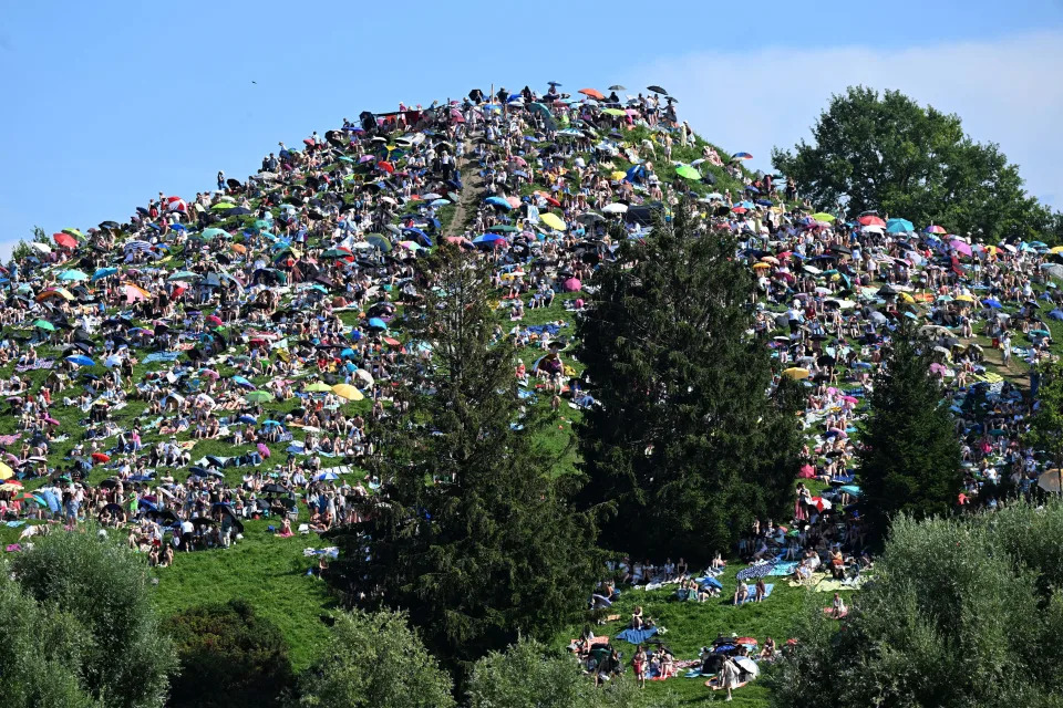 Fans sat on the Olympiaberg in the Olympiapark in the sunshine waiting for the Taylor Swift concert to begin.