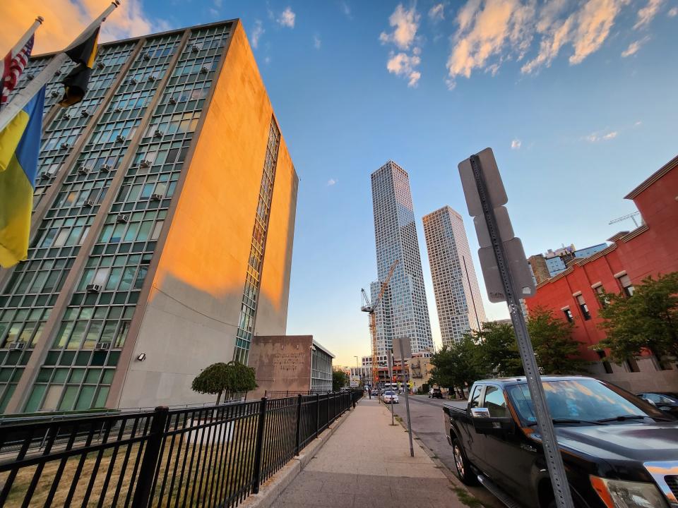 <p>A picture taken with the Galaxy Z Flip 4 showing wide angle view of a few tall buildings around a road at sunset.</p>
