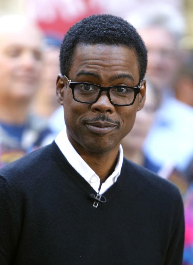 44 Celebrities Who Look Damn Good Wearing Glasses