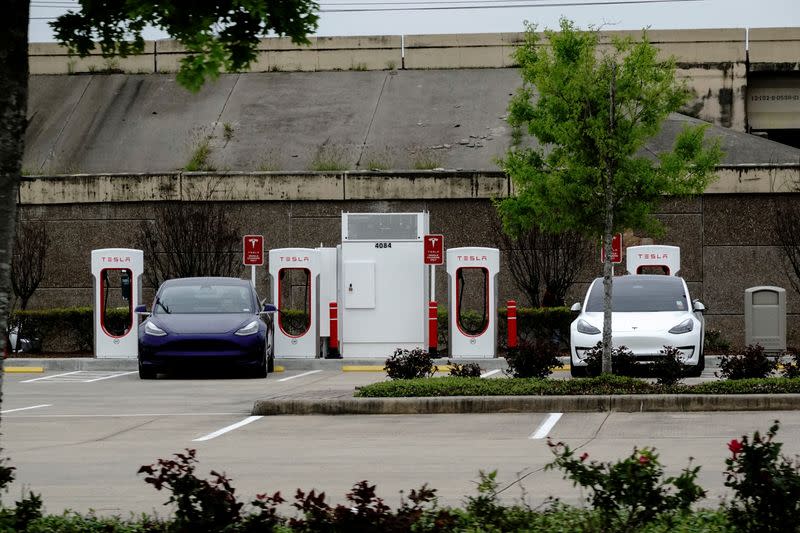 FILE PHOTO: Tesla electric vehicles (EVs) fast-charge using Tesla Superchargers at a Buc-ee’s travel center and gas station in Baytown, Texas