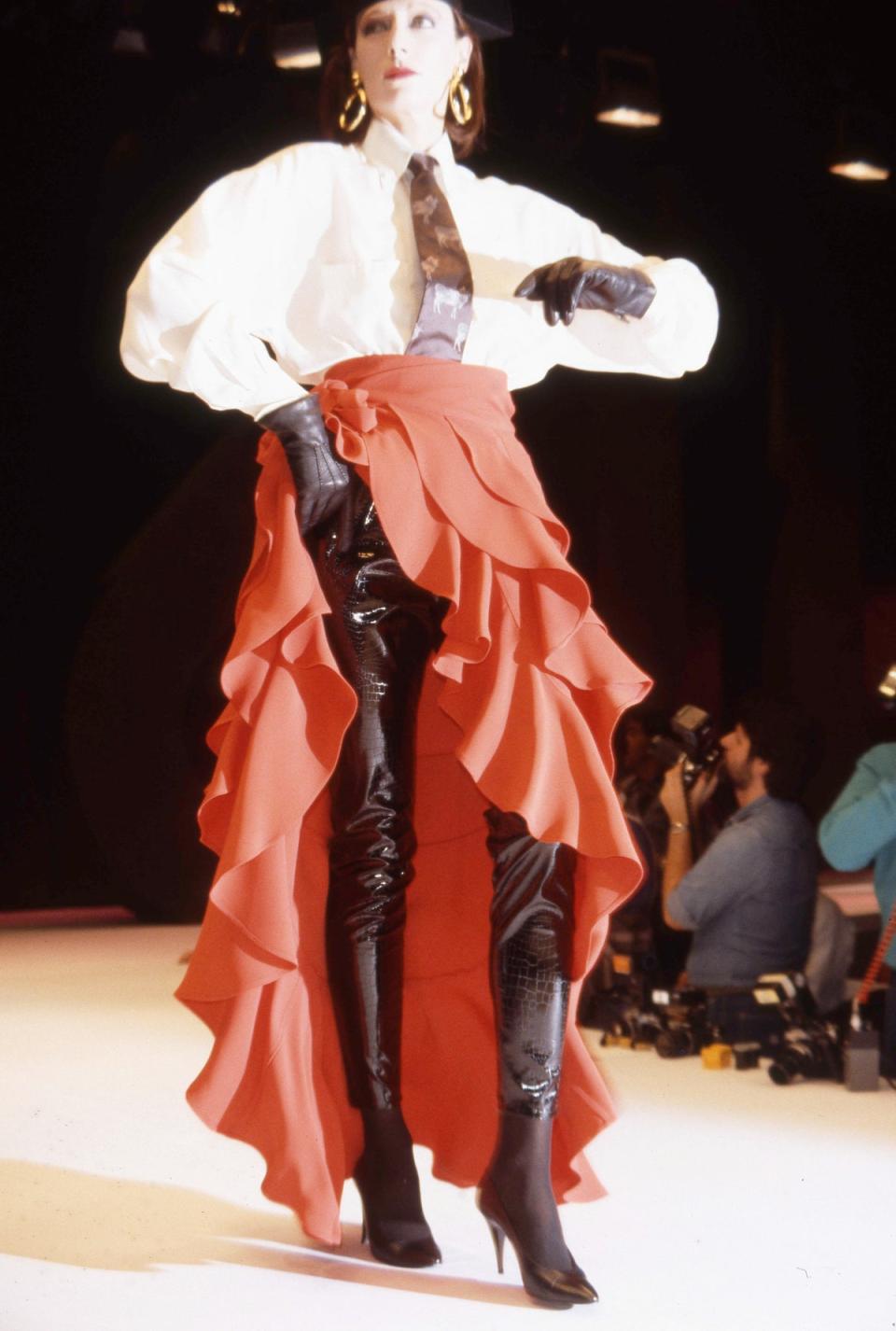  (Moschino AW86/87)