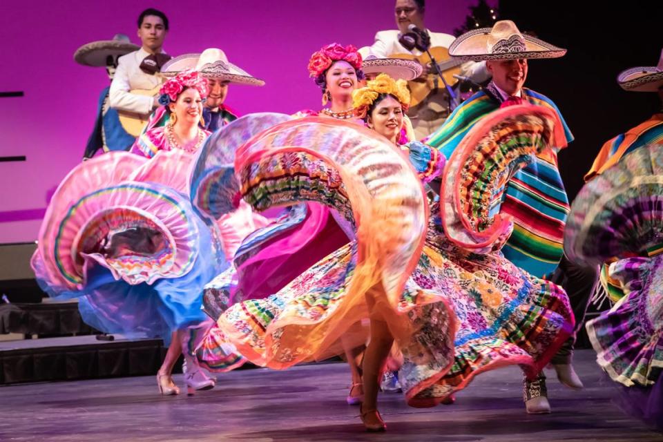 “Nochebuena: A Christmas Spectacular” will feature Ballet Folklórico de Los Angeles and Mariachi Garibaldi de Jaime Cuéllar.