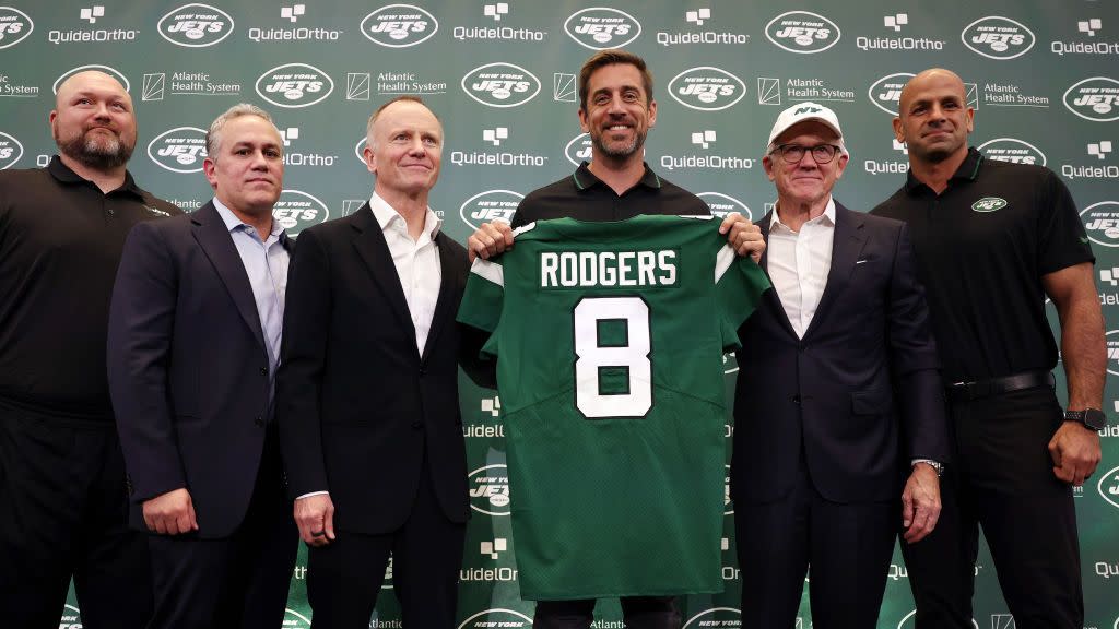 new york jets introduce quarterback aaron rodgers