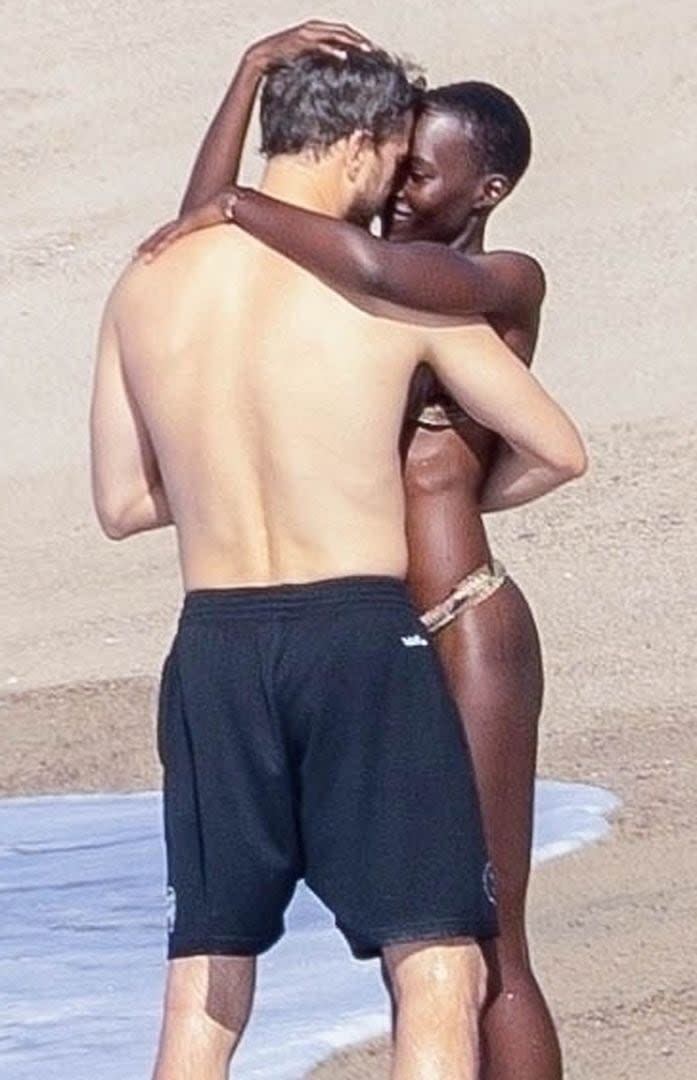 La nueva pareja Lupita Nyong'o y Joshua Jackson disfrutaron del sol mexicano mientras celebraron juntos el cumpleaños número 41 de la actriz