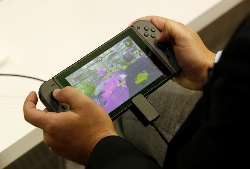 La más reciente consola portátil de Nintendo ha vuelto a poner a la compañía como un competidor de su mercado. Foto: REUTERS/Kim Kyung-Hoon