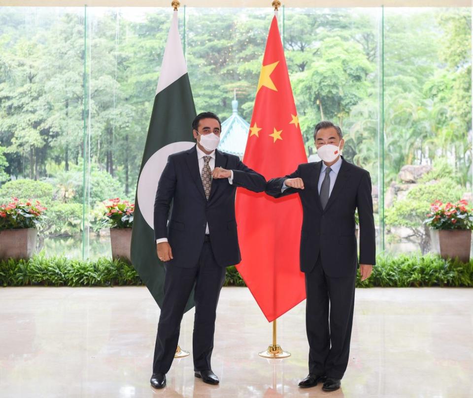 Chinese State Councilor and Foreign Minister Wang Yi holds talks with Pakistan's new foreign minister Bilawal Bhutto Zardari in Guangzhou, China, May 22, 2022.<span class="copyright">Xinhua News Agency via Deng Hua/Xinhua via Getty Images</span>