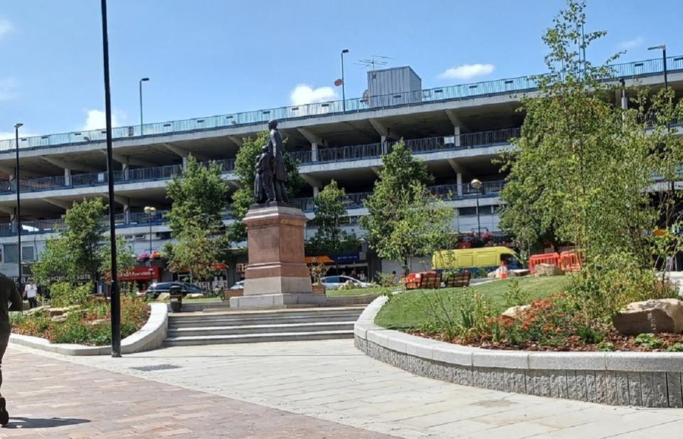 Bradford Telegraph und Argus: Der fertiggestellte Taschenpark Oastler Square