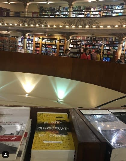 <p>En el año 2000 se convirtió en una librería que a día de hoy tiene mucho éxito.<br><br>Foto: Instagram/<a rel="nofollow noopener" href="https://www.instagram.com/p/BRMNB1LjVS5/" target="_blank" data-ylk="slk:florsalvador1;elm:context_link;itc:0;sec:content-canvas" class="link ">florsalvador1</a> </p>