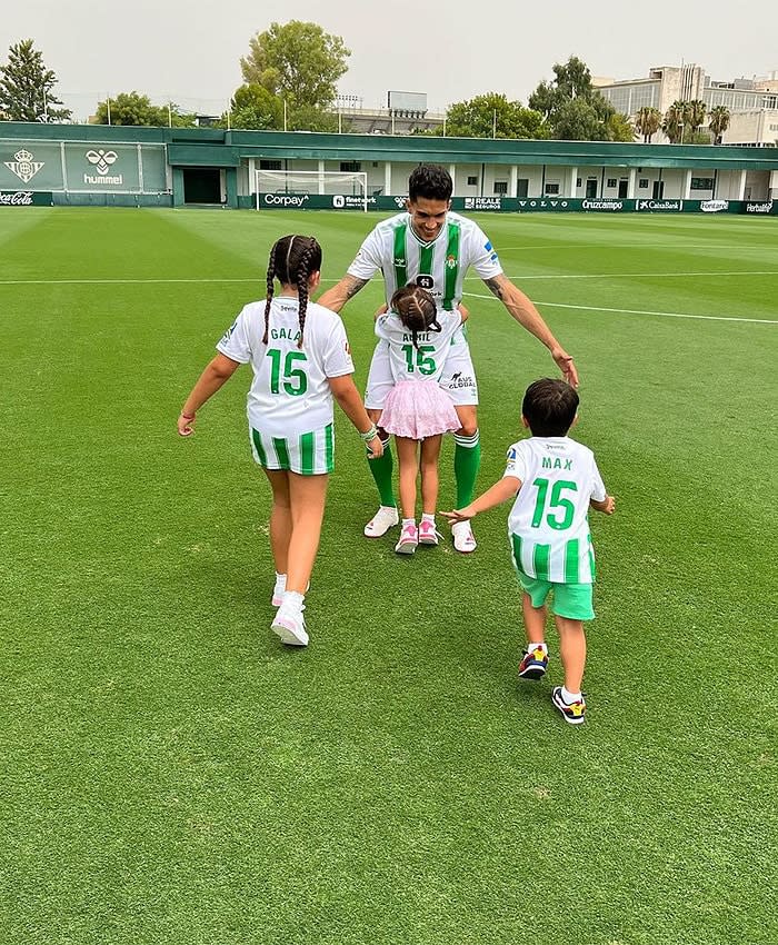 Marc Bartra durante su presentación con el Real Betis