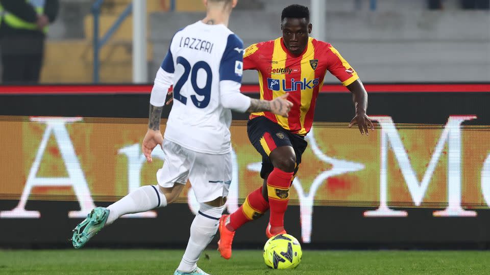 Lecce's Lameck Banda competes for the ball with Manuel Lazzari of Lazio during a Serie A match. - Maurizio Lagana/Getty Images