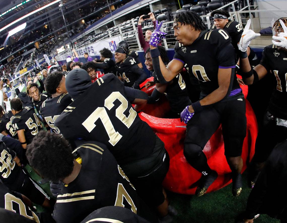 South Oak Cliff players took to the red kettle after winning the UIL Class 5A D2 state championship football game at AT&T Stadium in Arlington, Texas, Friday, Dec. 16, 2022. South Oak Cliff defeated Port Neches-Grove 34-24. (Star-Telegram Bob Booth)